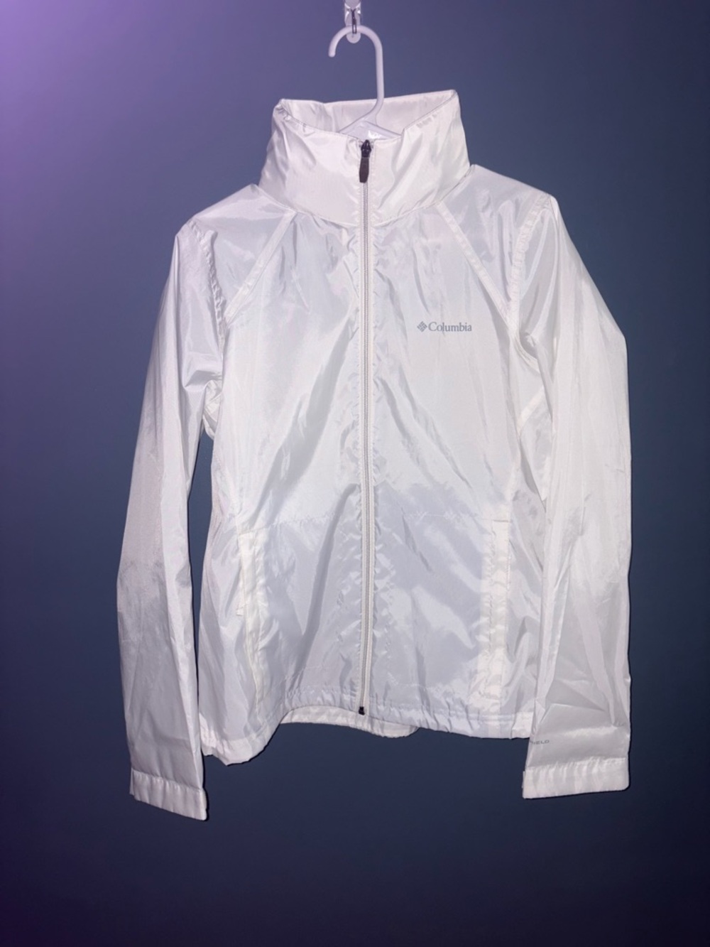 Woman’s Columbia White Packable Windbreaker Jacket